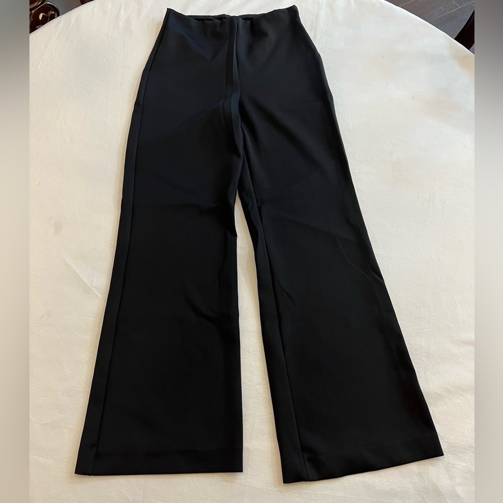 ELIE TAHARI Women’s Elastic Waist Pull On Flare Pants, Size Medium.